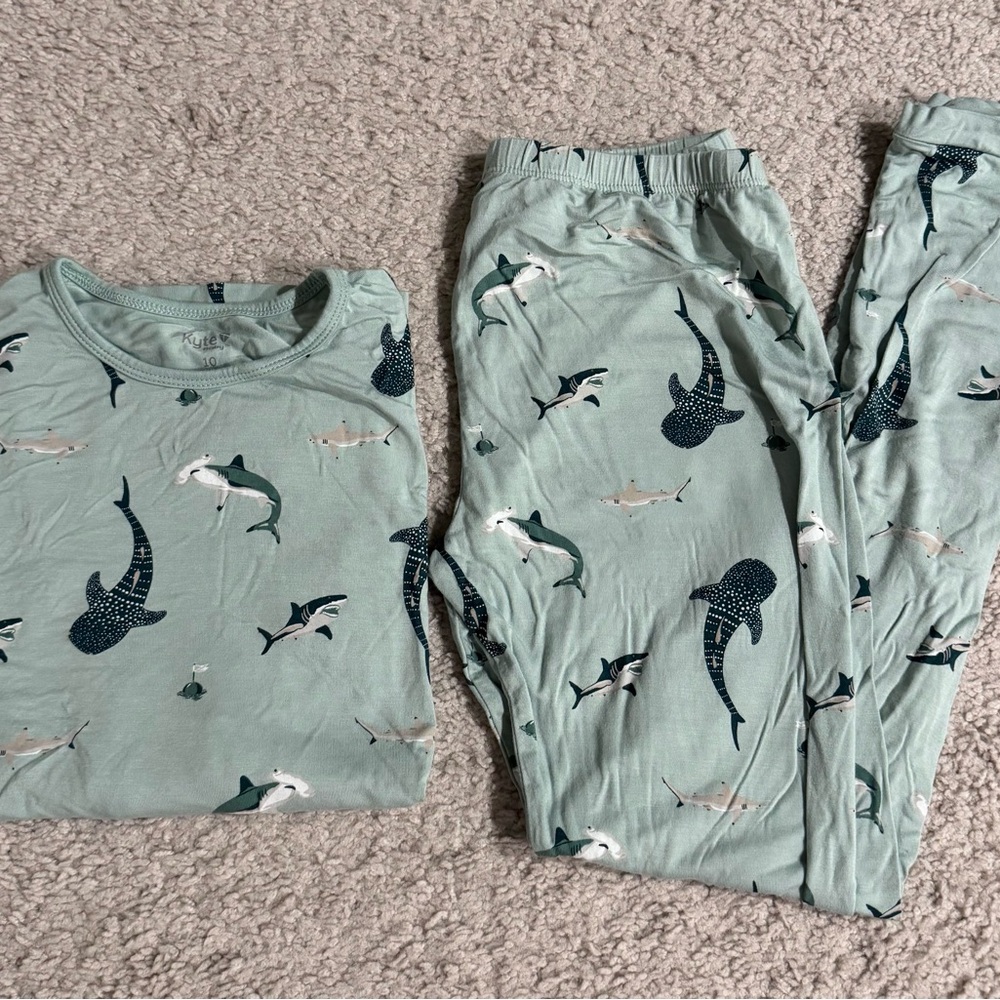 Kyte Baby Long Sleeve Pajama Set Sage Shark